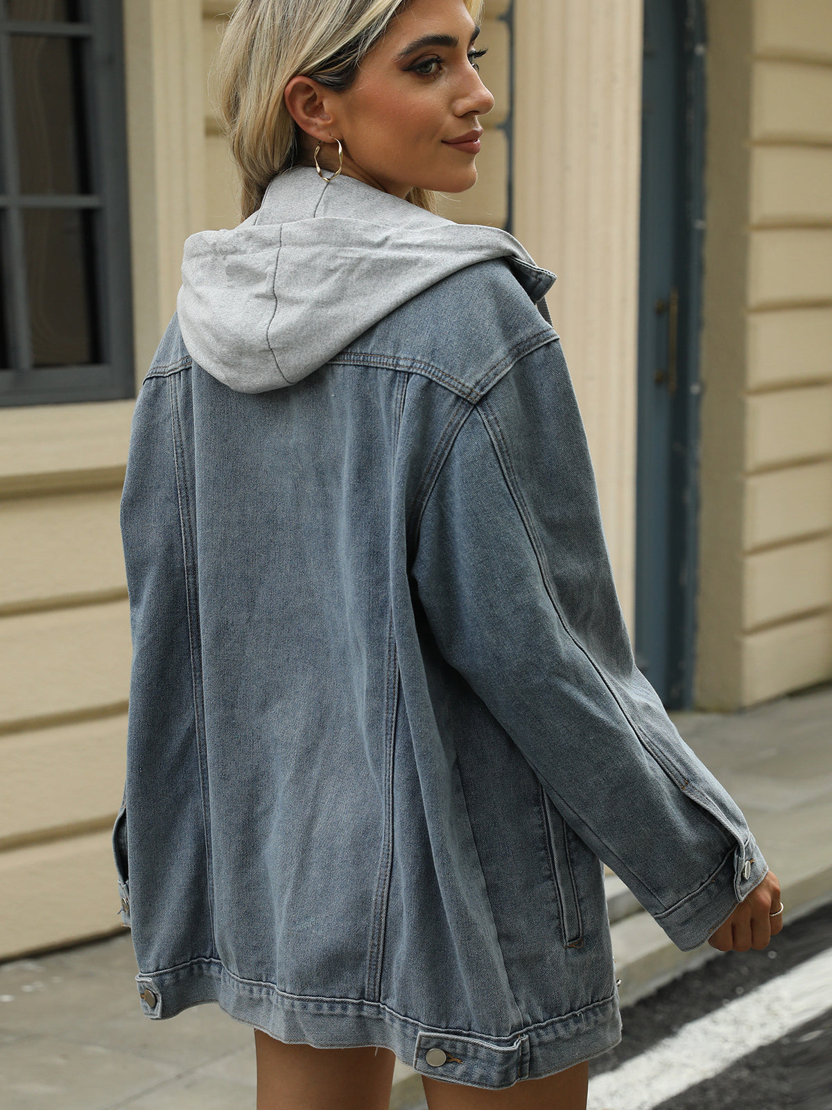 Jeansjacke Damen Oversize - Lässige Denim Jacke mit Kapuze und Knopfleiste